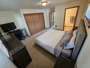 2 bedrooms, WiFi, bed sheets - Single-Level Retreat-BBQ & King Bed!! Tesla Charger & WIFI! Pet-Friendly! (Rockaway Beach)