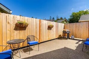 Terrace/patio - Single-Level Retreat-BBQ & King Bed!! Tesla Charger & WIFI! Pet-Friendly! (Rockaway Beach)