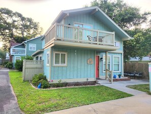 Exterior - 3-bedroom vacation home steps to North Myrtle Beach Beaches (North Myrtle Beach)