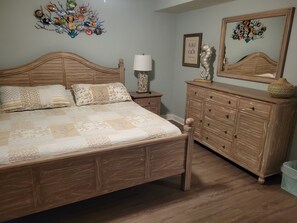 3 bedrooms, WiFi, bed sheets - 3-bedroom vacation home steps to North Myrtle Beach Beaches (North Myrtle Beach)