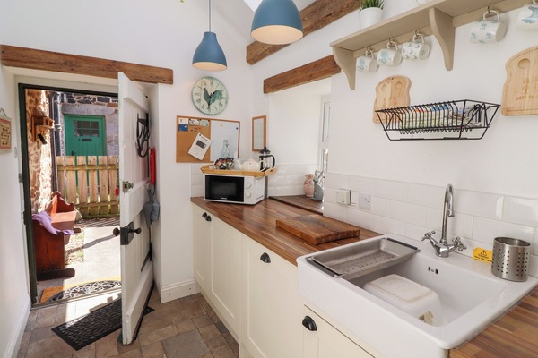 Fridge, dishwasher, cookware/dishes/utensils