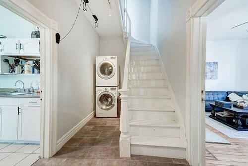 Renovated Vintage Chic Oasis - Urban Homestead, 8 Min Downtown Access!