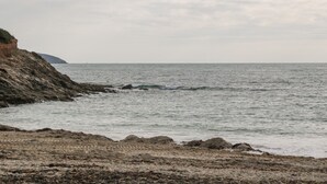 A coastal landscape with rocky terrain and the sea. - James' Place (Falmouth)