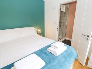 2 bedrooms, individually decorated, individually furnished, free WiFi