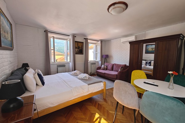 Caja de seguridad en la habitación y sistema de insonorización