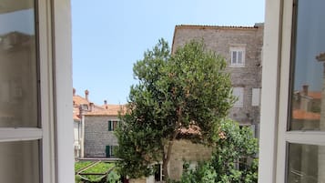 Vue depuis lâhĂ©bergement