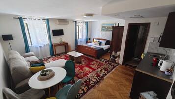 Luxury Studio, City View | In-room safe, soundproofing, iron/ironing board, free WiFi