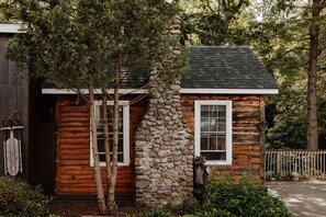 Exterior - THE RIVER OTTER PARADISE GETAWAY at the PEMICABINS (Lincoln)