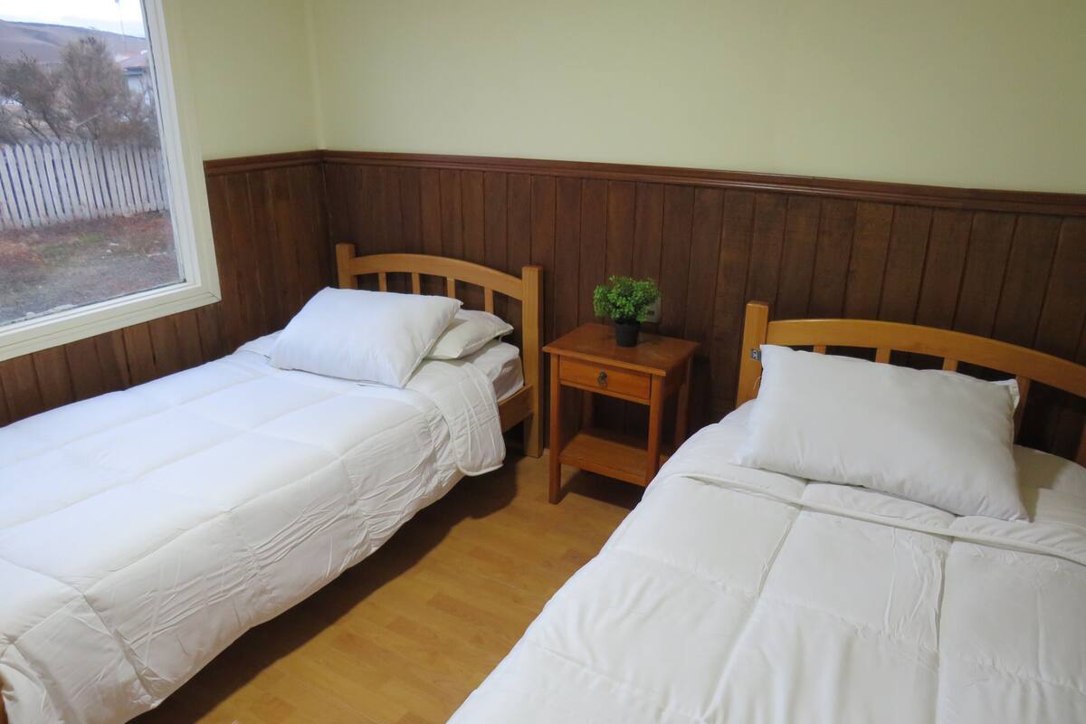 Basic Double Room, 2 Single Beds