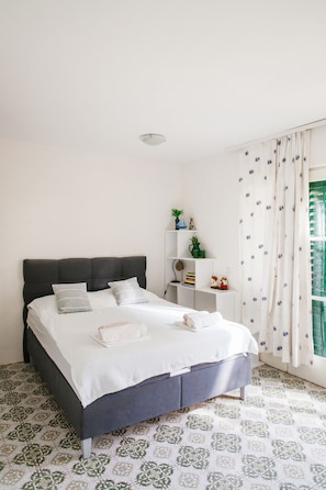 2 chambres, fer et planche à repasser, Wi-Fi gratuit, draps fournis
