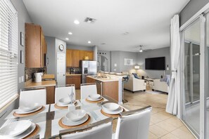 Dining - Resort Villa with Private Pool & Spa (Kissimmee)