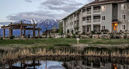 Stunning, sought after David Walley's Amazing Resort in the beautiful mountains!