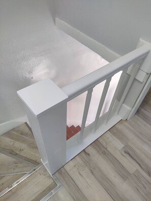 A white staircase with a wooden floor. - Niles Spacious 2-Story Family & Work Haven (Niles)