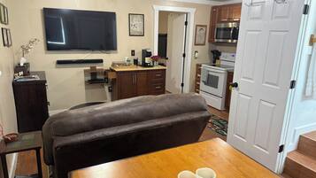 Smart TV, reproductor de DVD, libros y videoteca