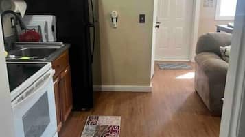 冰箱、微波炉、烤箱、炉灶