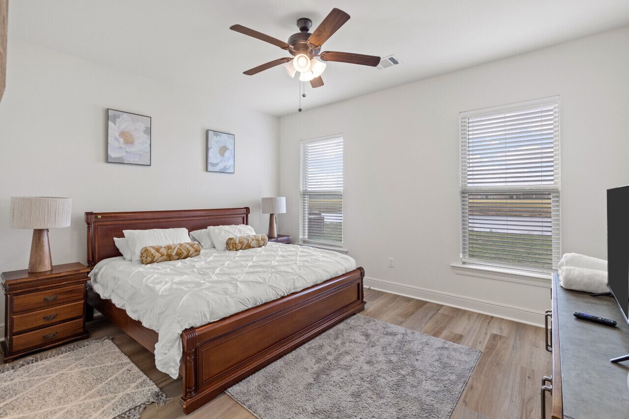 4 habitaciones, tabla de planchar con plancha y cuna de viaje 