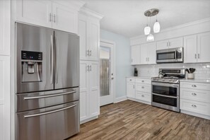 Private kitchen - New listing SALE! Modern Beach Bungalow - walk to beach, yard, games!  (Panama City)