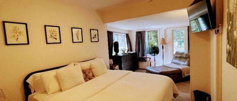 2 Schlafzimmer, Schreibtisch, Bügeleisen/Bügelbrett, Reisekinderbett