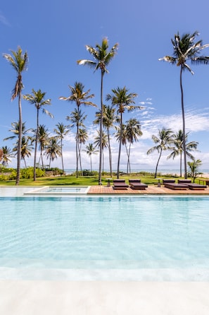 Indoor pool, open 7:00 AM to 5:00 PM, pool umbrellas, sun loungers - Mahré Hotel & Spa (São Miguel dos Milagres)