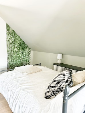 3 bedrooms, iron/ironing board, travel crib, free WiFi