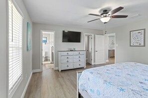 4 bedrooms, free WiFi, bed sheets - Pensacola Bay View w/Dock, game room and kayaks included! (Gulf Breeze)