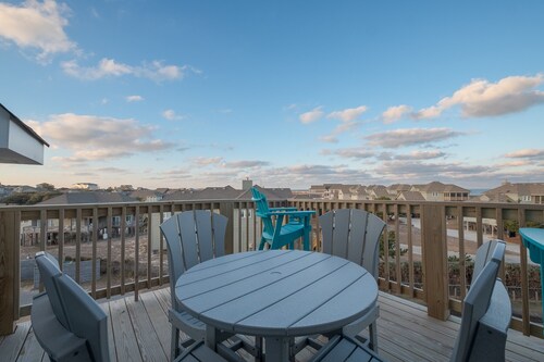 2910 - Dolphin's Den, Oceanfront Condo in Beautiful Duck.