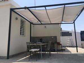 Apartment, 2 Schlafzimmer, Raucher, eigener Pool | Speisen im Freien