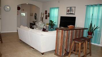 Smart TV, libros, oficina, impresora