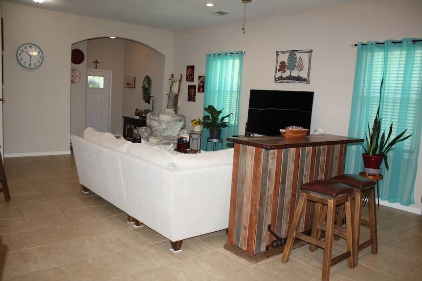 Modern Home - Quiet Neighborhood - Bastrop, TX