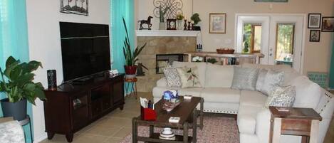 Smart TV, libros, oficina y impresora