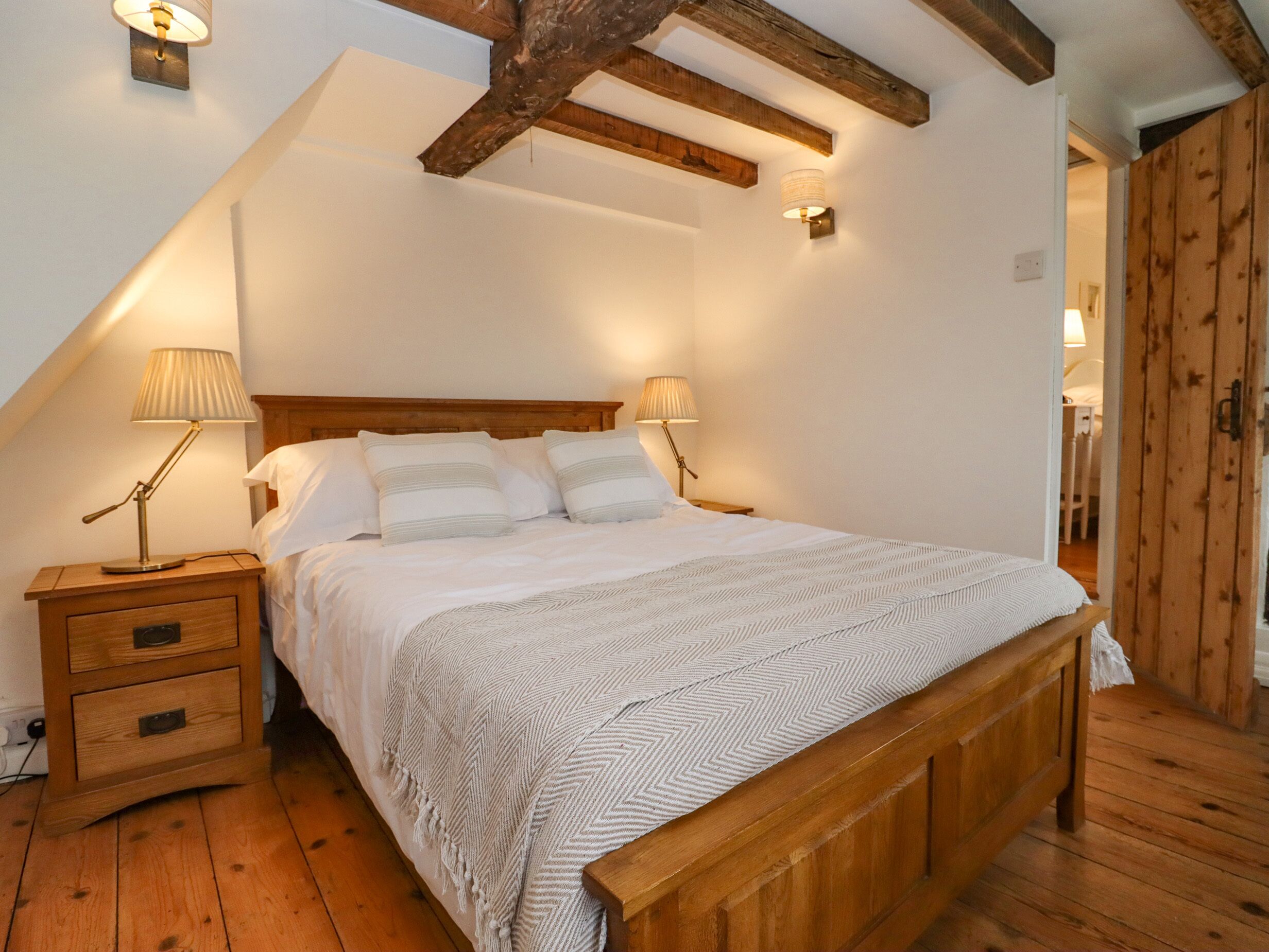 4 kamar tidur dan didekorasi berbeda-beda