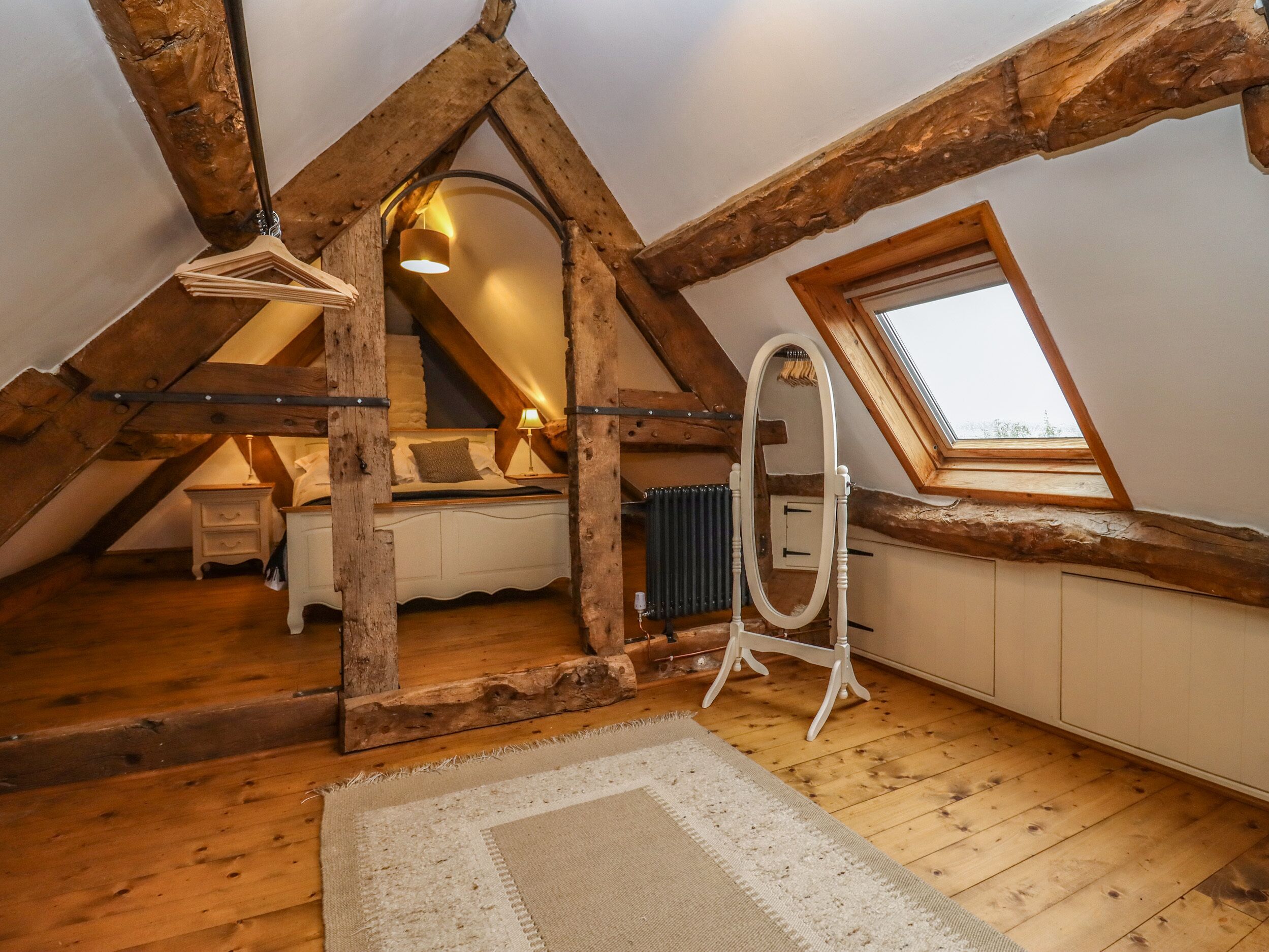 4 bedrooms, individually decorated, individually furnished, free WiFi