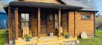 Winter at Kodow Kabin! 1865 cabin /hot tub close to Red Lodge and skiing!