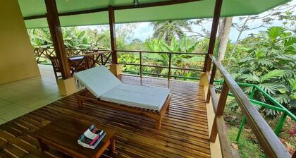 Nature Retreat: Tranquil 2BR Villa, Pet-Friendly, 15 Mins from La Fortuna!