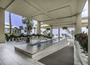 حمّام سباحة مُدفَّأ