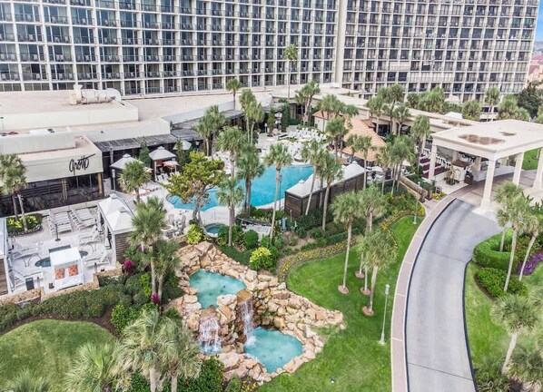 حمّام سباحة مُدفَّأ