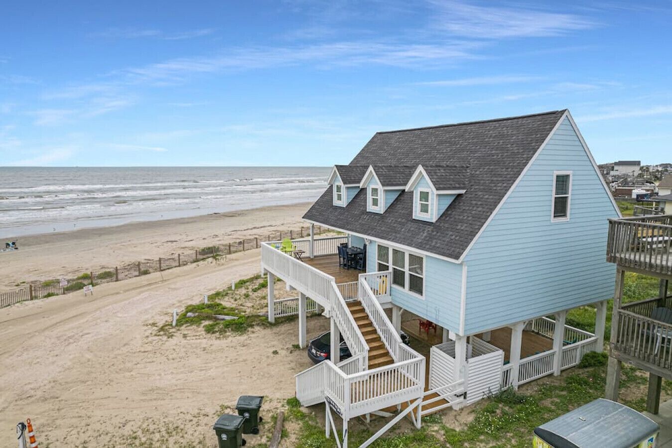 Catch a Wave to Paradise - Deluxe Ocean Front Home