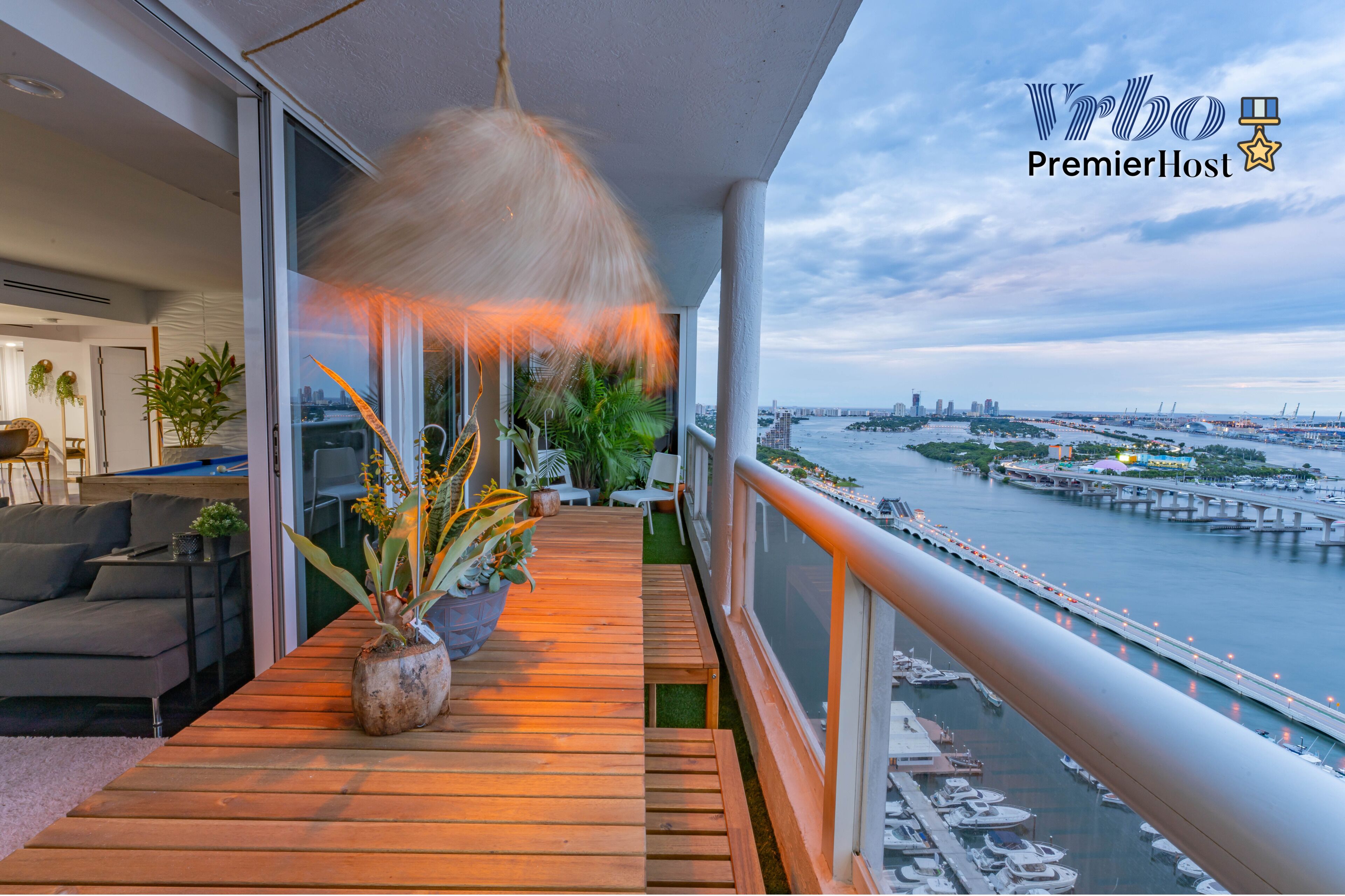 Luxury Oceanfront Condo W/ Pool Table + Services!