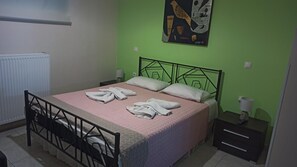 1 slaapkamer, een strijkplank/strijkijzer, wifi, beddengoed