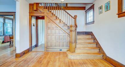 Historic Mountain Retreat: Breathtaking views, pet friendly, family friendly.