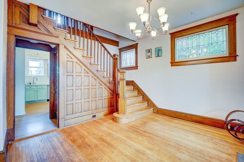 Historic Mountain Retreat: Breathtaking views, pet friendly, trampoline/playroom