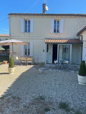 屋外ダイニングエリア