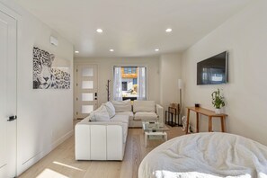 Smart-TV, Tischtennisplatte