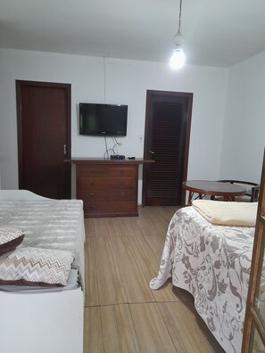 1 bedroom, iron/ironing board, free WiFi, bed sheets - Zelia Suite SBC (São Bernardo do Campo)