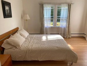 3 bedrooms, bed sheets