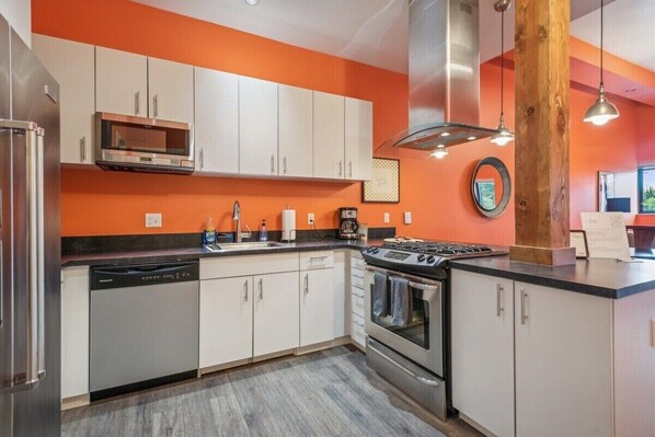 Fridge, microwave, oven, stovetop