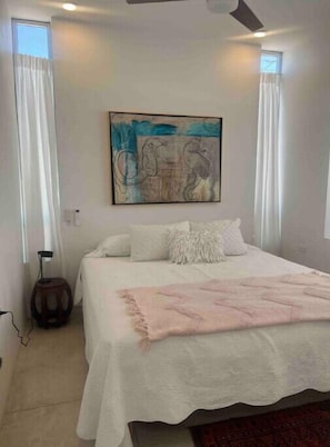 4 chambres, bureau, accès au Wi-Fi (inclus), literie fournie