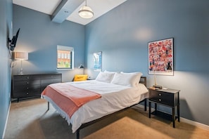 2 bedrooms, iron/ironing board, travel cot, WiFi