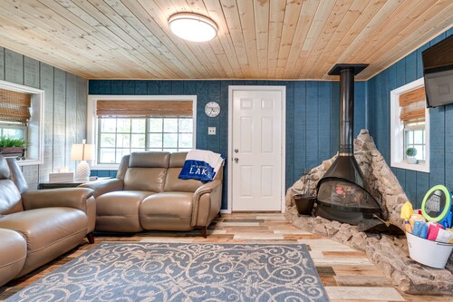 Kingston Cabin Rental: Walk to Lake Texoma Beaches