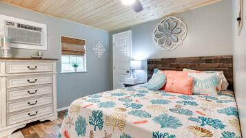 3 bedrooms, iron/ironing board, travel crib, internet